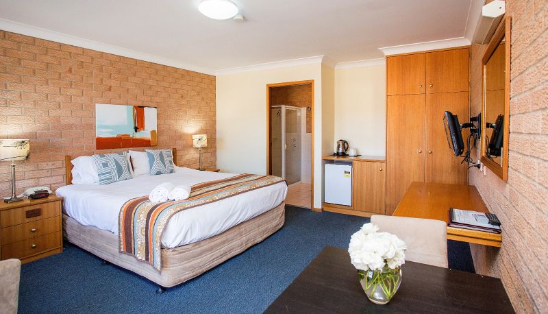 Camera business - Golden chain Aalana Motor Inn Cowra