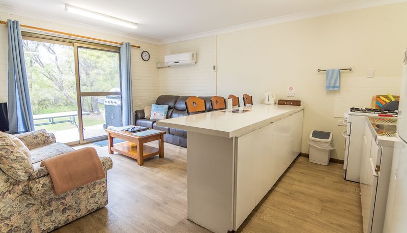 Info - Emu Beach Chalets