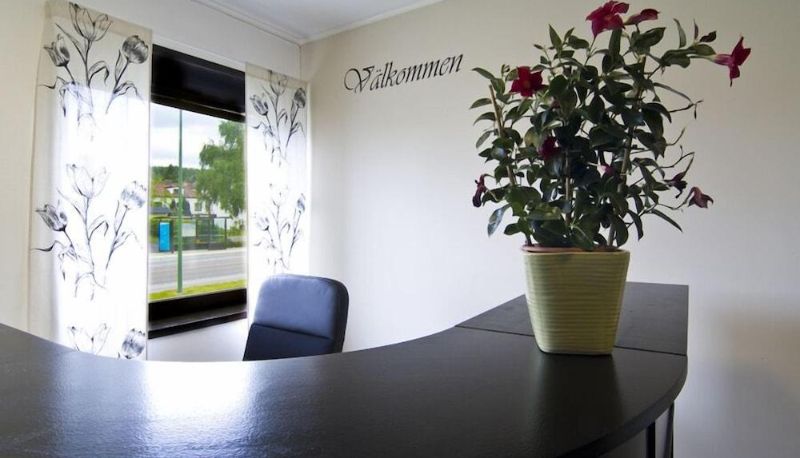 Reception - Hotel & Hostel 10