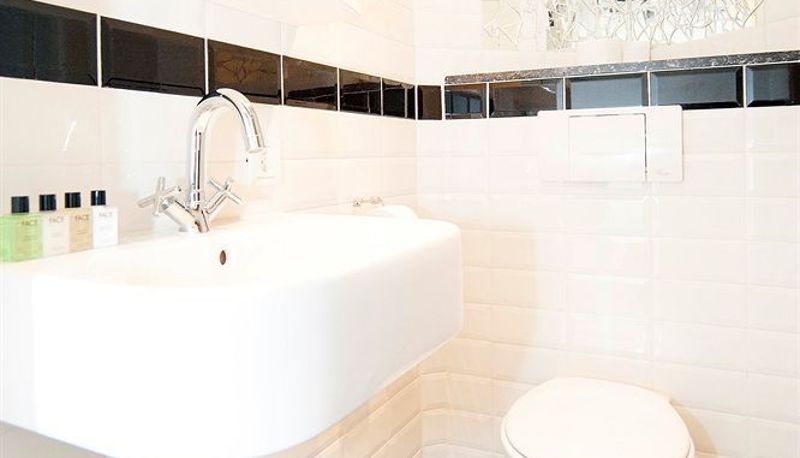 Bathroom - Oak and Marble Residence