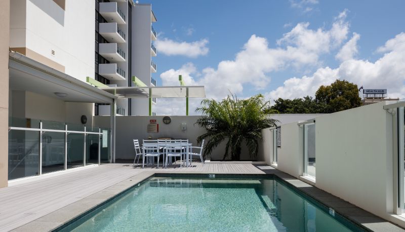 Piscina - PV - Kensington at Central