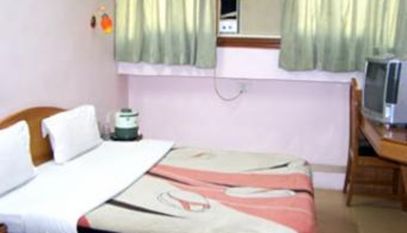 Superior room (single) - Hotel Maruti Ahmedabad