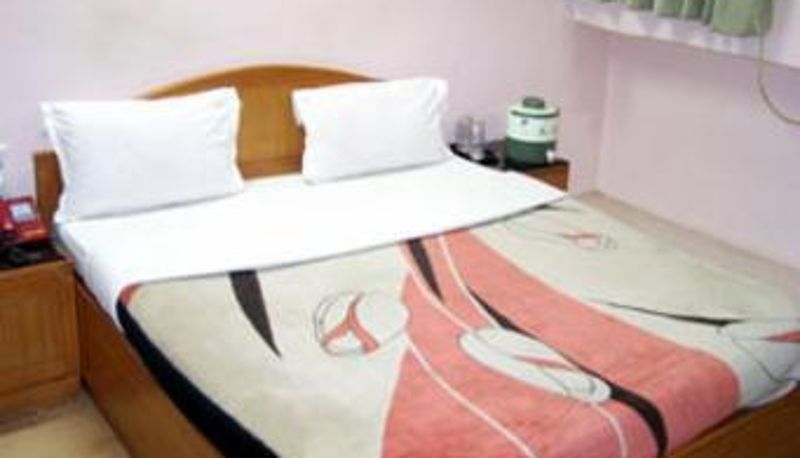 Superior room (single) - Hotel Maruti Ahmedabad
