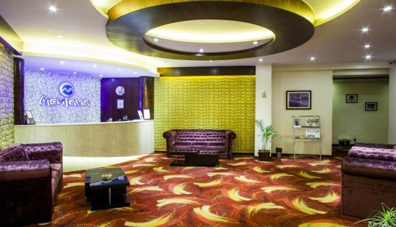 Hall - Montana Hotel