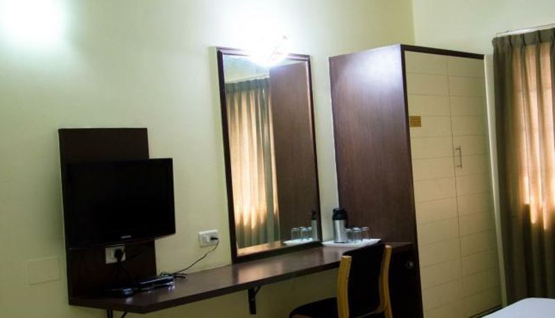 Superior room (single) - Hotel Comfort Inn Vyshak