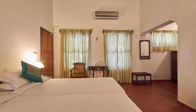 Info - Kovilakam Lakeside Villa