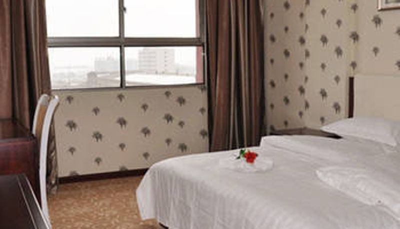 Zimmer - Shangyite Chain Hotel (Huangzhou Wanda Store)