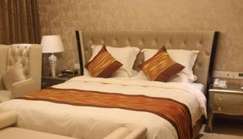 Zimmer - Famous Hotel