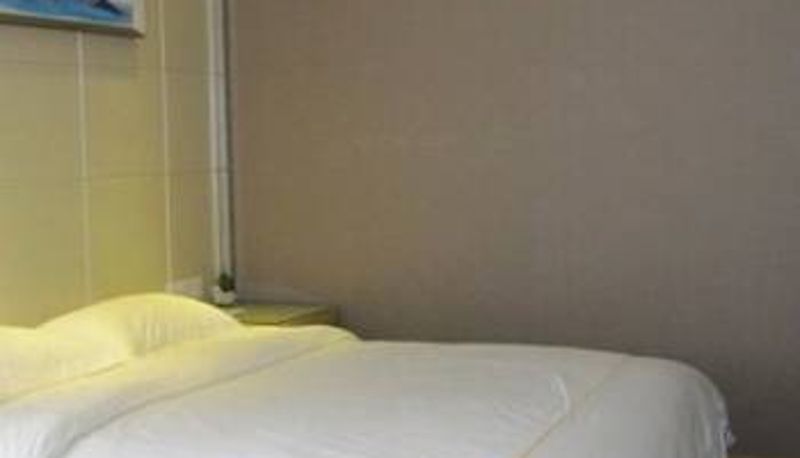 Kamer - Shengjing Yijia Hotel (People's Square Latin America Pedestrian Street Store)