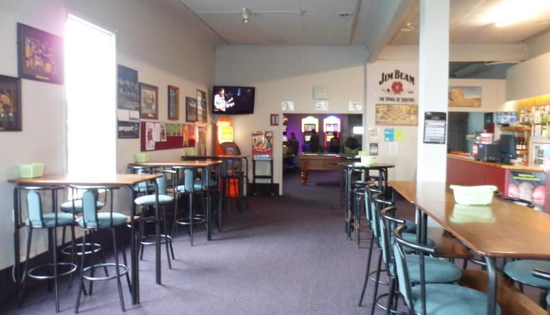 Info - The Essex Arms Hotel