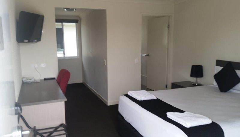 Info - Dooleys Springsure Tavern And Motel