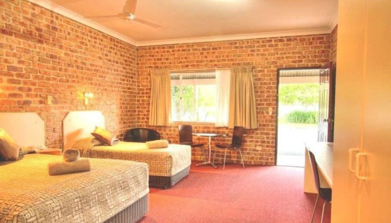 Info - Gloucester Country Lodge