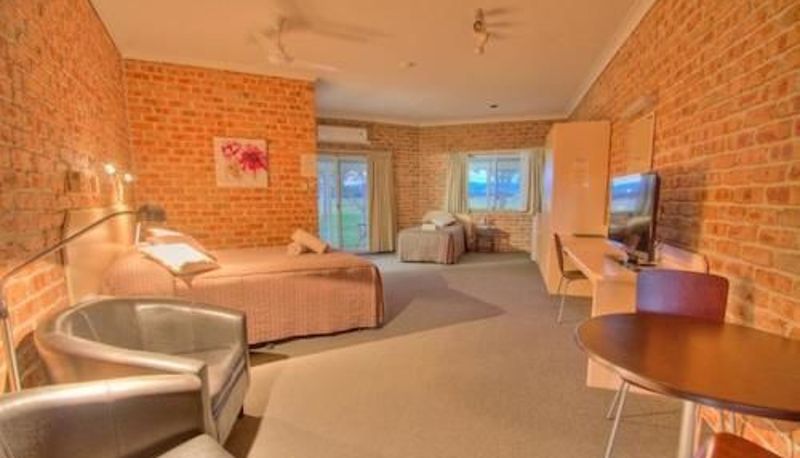 Info - Gloucester Country Lodge