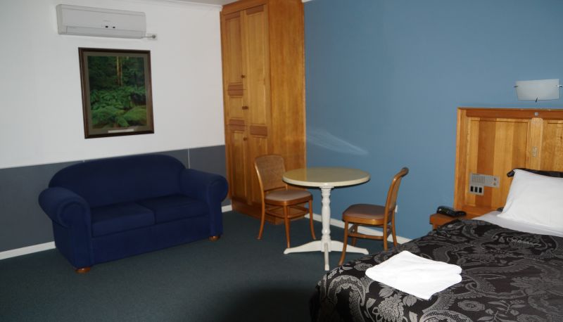 Camera business - Golden Leaf Motel