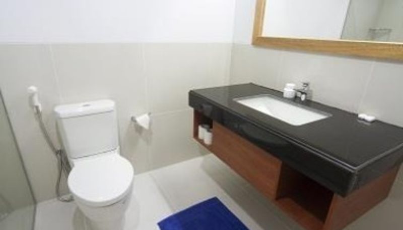 Kamer - Equator Village