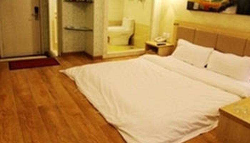 Room - Pebble Motel