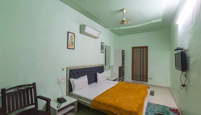 Info - Hotel Ronak Royal