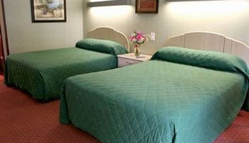 Standard room - Town N Country Family Resort