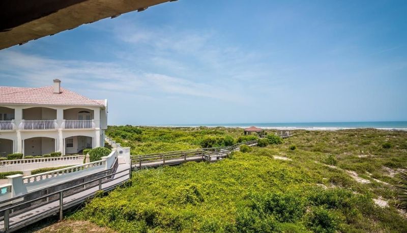 Room with sea view - Hibiscus Resort A 2 Bedroom Condo by MCM