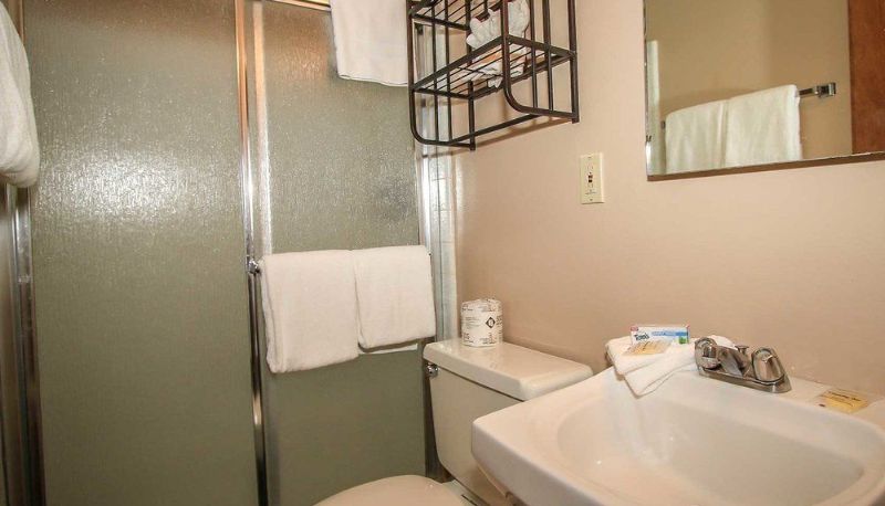 Cuarto de baño - Avalon Hide Out 1336 by RedAwning