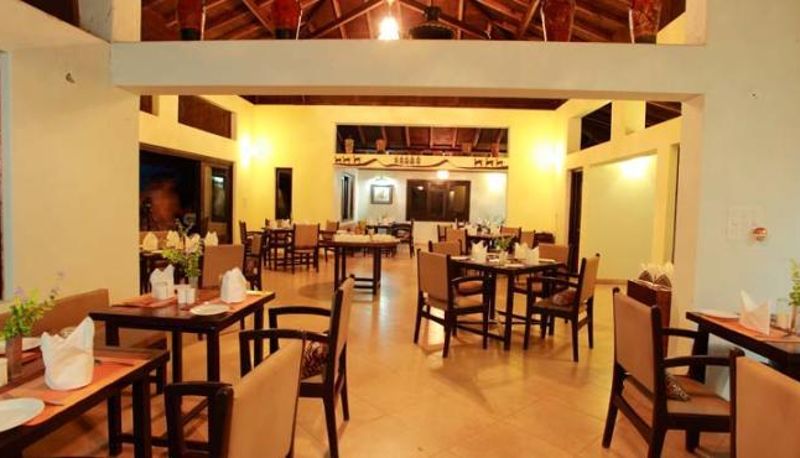 Sala de desayunos dentro del restaurante - Infinity Resort - Bandhavgarh