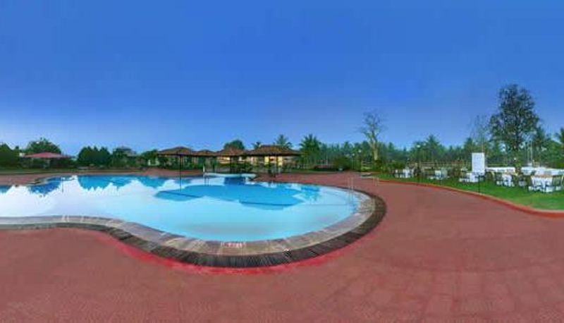 Basen - Treat Resort