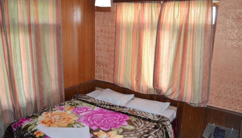 Info - Hotel Chetna