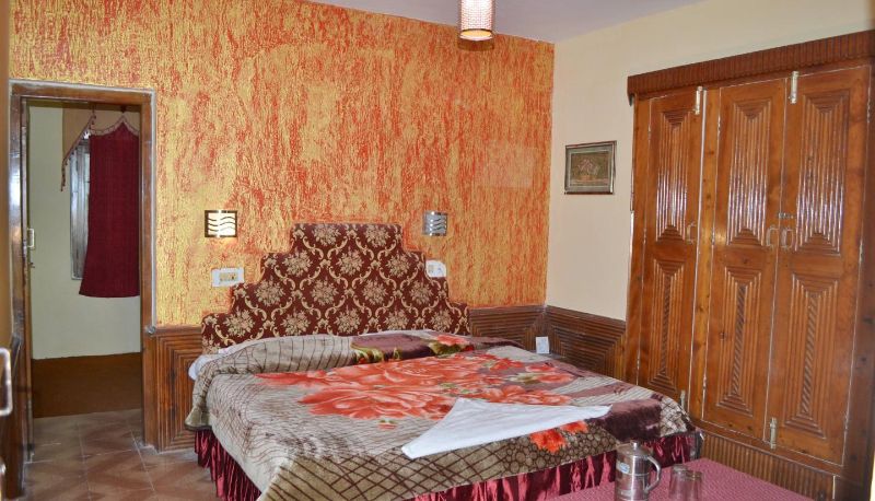 Info - Hotel Chetna