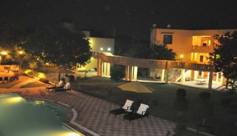Piscina - Kadamb Kunj Resort