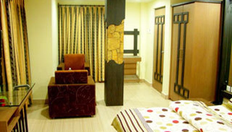 Info - The Amarjeet Hotel