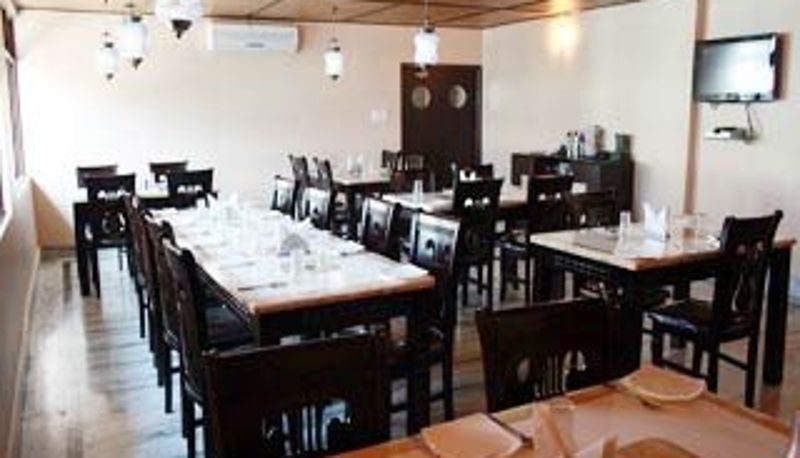 Frühstücksraum innerhalb des Restaurants - Hotel Tamarind - Mangan - 65 km from Gangtok