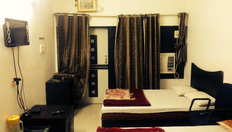 Info - Hotel Paras