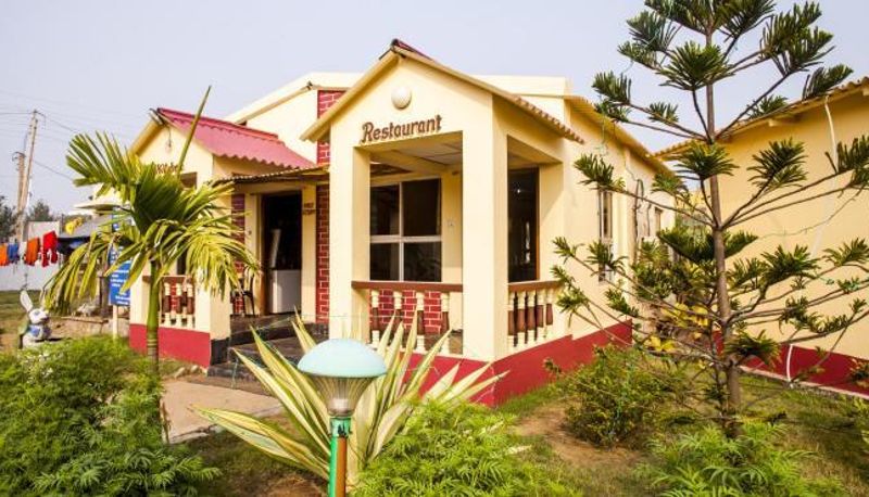 Frühstücksraum innerhalb des Restaurants - Resort Hirak Jayanti