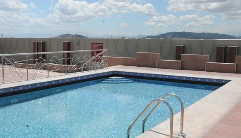 Piscina - Hotel Heritage Residency