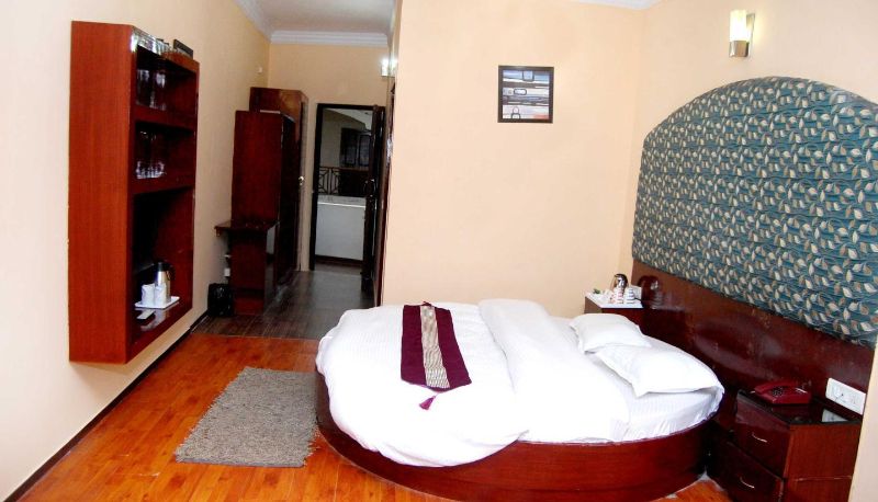 Info - The MOnal's Nest