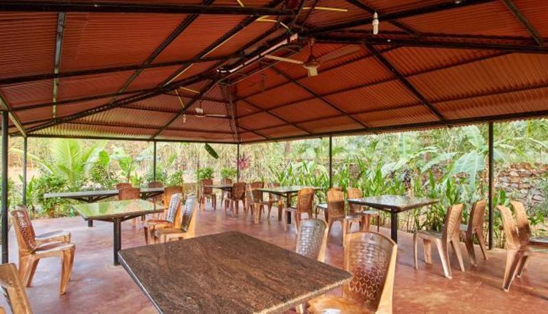 Sala de desayunos dentro del restaurante - Makara Village
