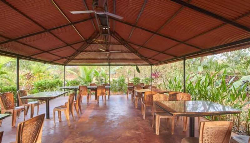 Sala de desayunos dentro del restaurante - Makara Village