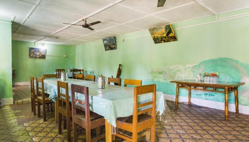 Sala prima colazione all'interno del ristorante - Kaziranga Resort Green Reed