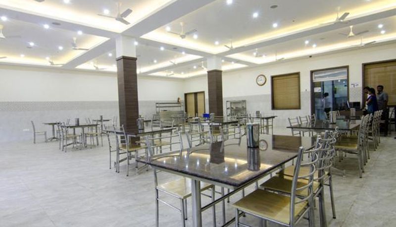 Sala prima colazione all'interno del ristorante - Hotel Thangavilas Inn