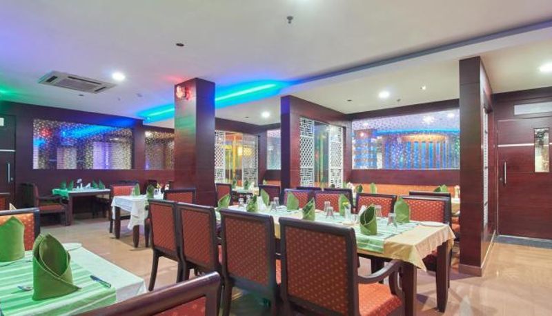Sala śniadaniowa w restauracji - Hotel Nila Residency