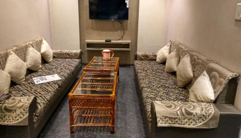 Info - HOTEL AAMANTRAN AVENUE