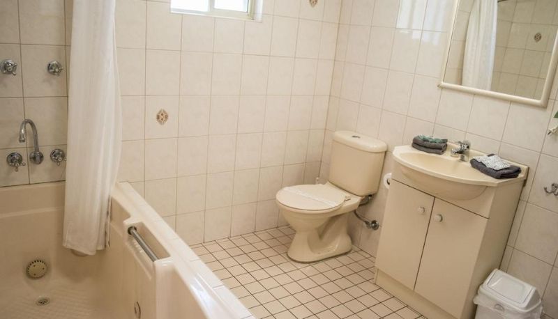 Bagno - Highway Inn Motel