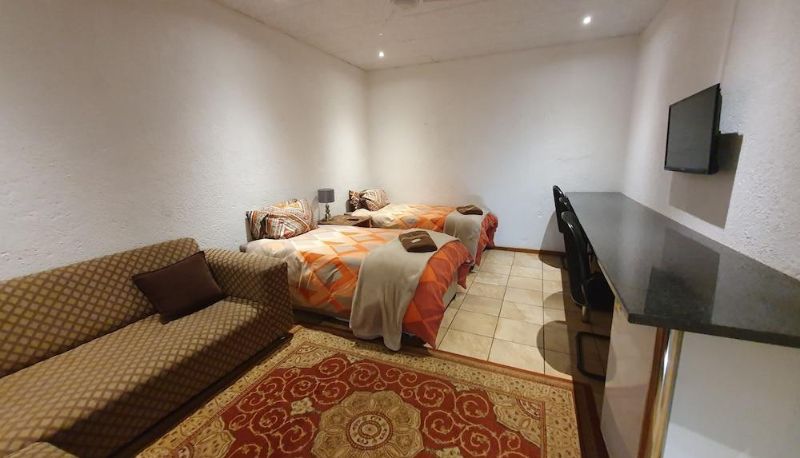 Standard room - Diggies Lodge
