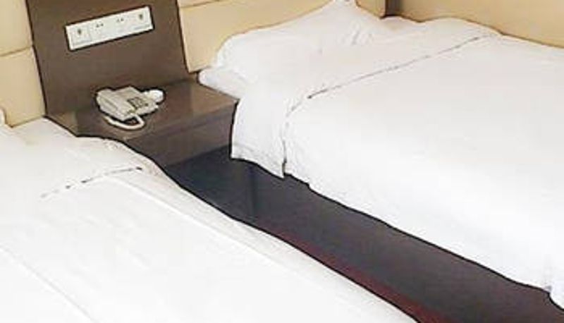 Zimmer - Xuanyue Holiday Inn (Luoyang Wuzhou International Industrial Expo City Branch)