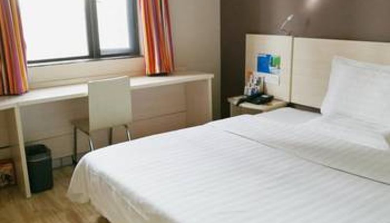 Room - 7天连锁酒店(洛阳南昌路王府井店)