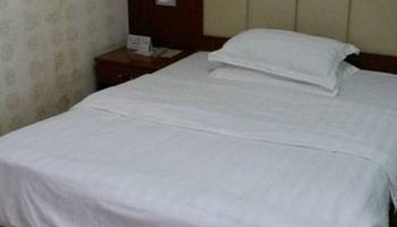 Room - The guest dragon hotel