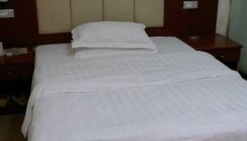 Room - The guest dragon hotel