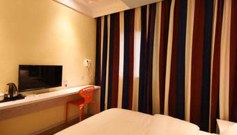 Kamer - Haotian Theme Hotel (De Siqin Plaza Branch)