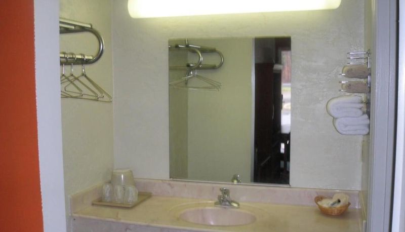 Badezimmer - Applegate Inn