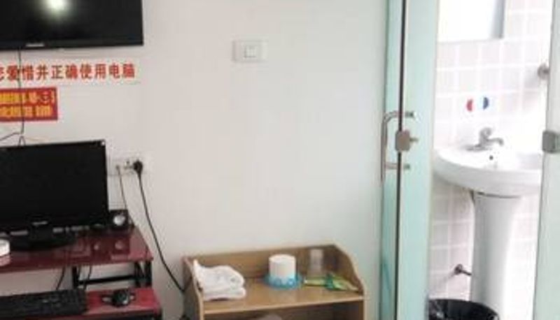 Camera - Radio Hotel